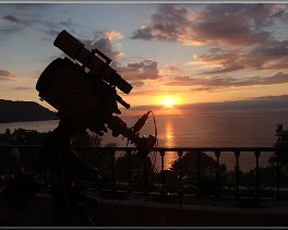Morgensonne nach einer Astronomie-Nacht am Meer    Copyright © Horst Ziegler       Teleskop:  - Kamera:  - Montierung:
