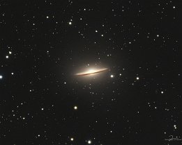 🔎M104