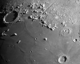 Objekt- und Aufnahmedaten       Mare Imbrium, Alpen, Aristillus und Plato    Copyright © Horst Ziegler       Teleskop: EsgeHD800 + FFC - Kamera: DMK21AU04 - Montierung: CGEM