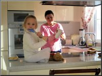 Mondsee, Dezember 2015 Mama und Carmen backen Kuchen