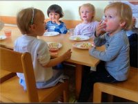 Salzburg, Apr 2014 Mein erster Schultag  im englischen Kindergarten.  Von Mama lerne ich spanisch und in der Schule englisch.