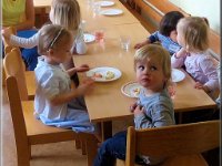 Salzburg, Apr 2014 Mein erster Schultag  im englischen Kindergarten.  Von Mama lerne ich spanisch und in der Schule englisch.
