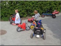 Salzburg, Apr 2014 Mein erster Schultag im englischen Kindergarten. Von Mama lerne ich spanisch und in der Schule englisch.