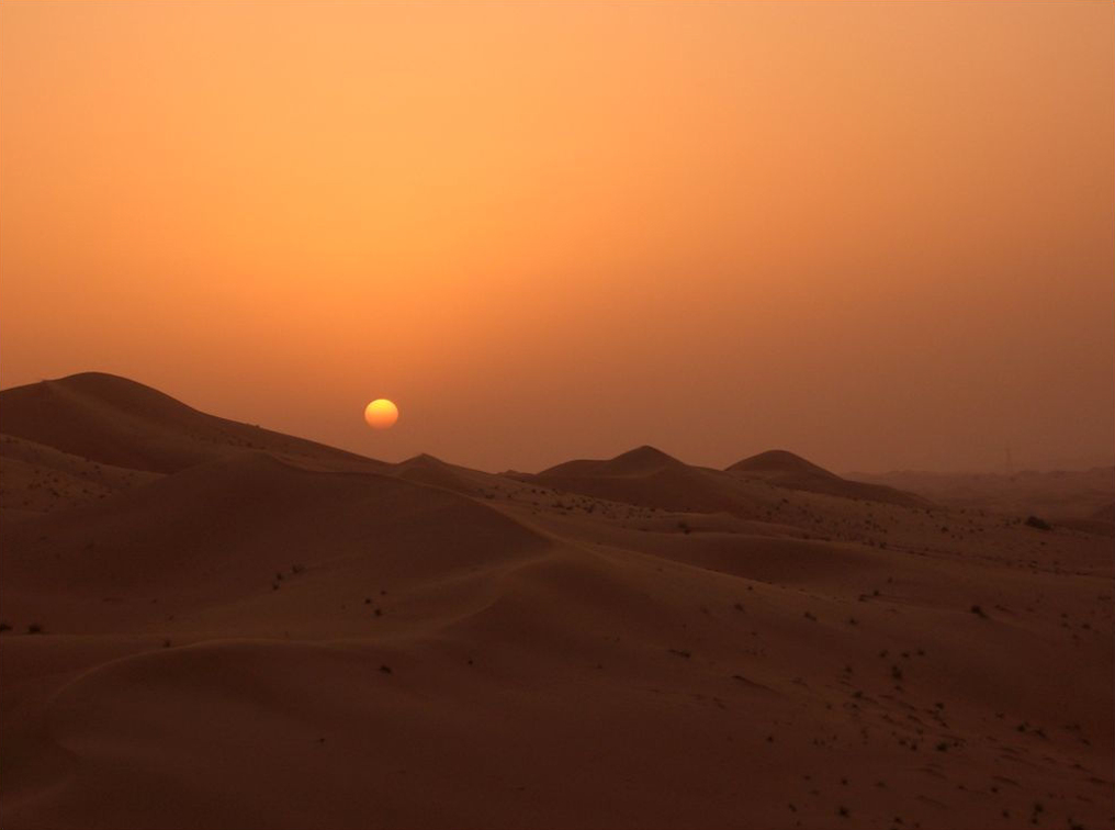 Abendsonne in der Wüste bei Abu Dhabi 